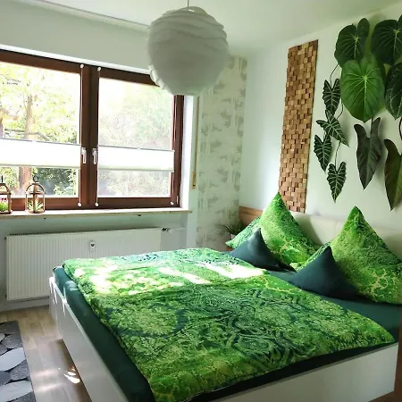 Moderne Grosse In Herrlichem Naturgrundstueck Daire