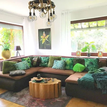 Moderne Grosse In Herrlichem Naturgrundstueck Daire *