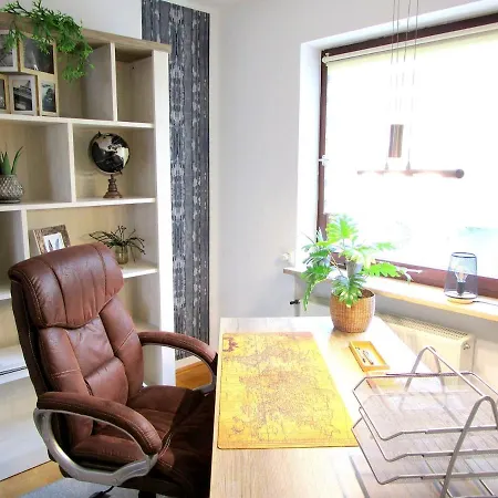 Moderne Grosse In Herrlichem Naturgrundstueck Daire *
