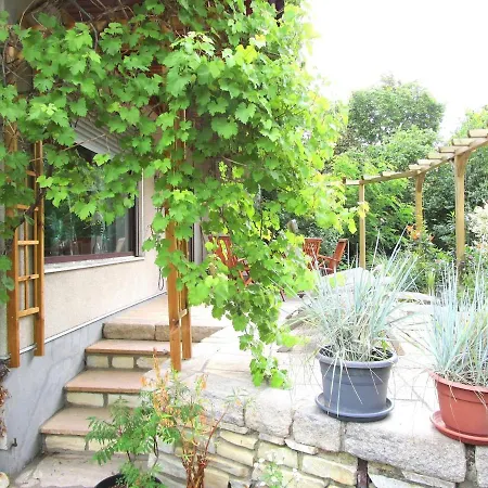 Moderne Grosse In Herrlichem Naturgrundstueck Daire *