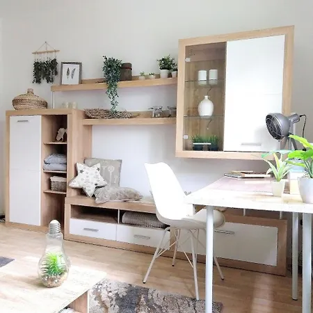Moderne Grosse In Herrlichem Naturgrundstueck Daire *