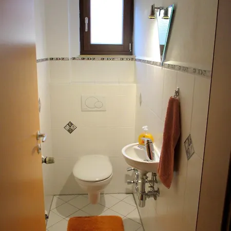 Moderne Grosse In Herrlichem Naturgrundstueck Daire