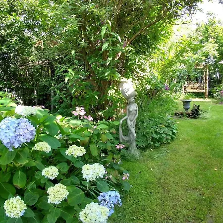 Moderne Grosse In Herrlichem Naturgrundstueck *