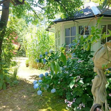 Moderne Grosse In Herrlichem Naturgrundstueck