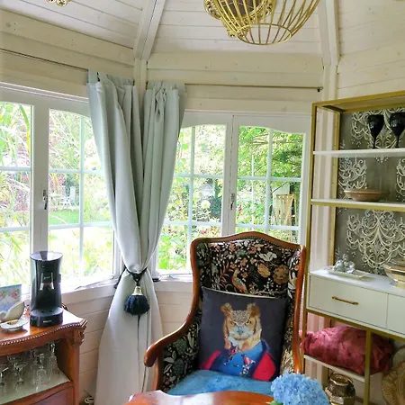 Moderne Grosse In Herrlichem Naturgrundstueck *