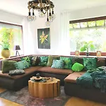 Moderne Grosse In Herrlichem Naturgrundstueck Διαμέρισμα *