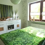 Moderne Grosse In Herrlichem Naturgrundstueck Διαμέρισμα