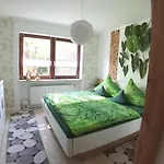 Moderne Grosse In Herrlichem Naturgrundstueck *