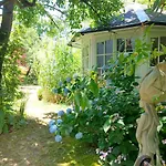 Moderne Grosse In Herrlichem Naturgrundstueck