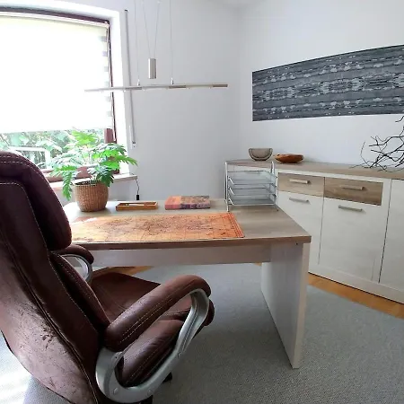 Moderne Grosse In Herrlichem Naturgrundstueck *